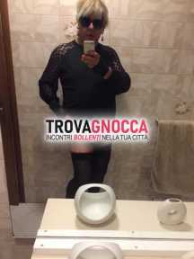 ornella trav porca esibiozionista depravata totalmente depilata pelle profumata donna cerca cazzo possessivo e autoritario