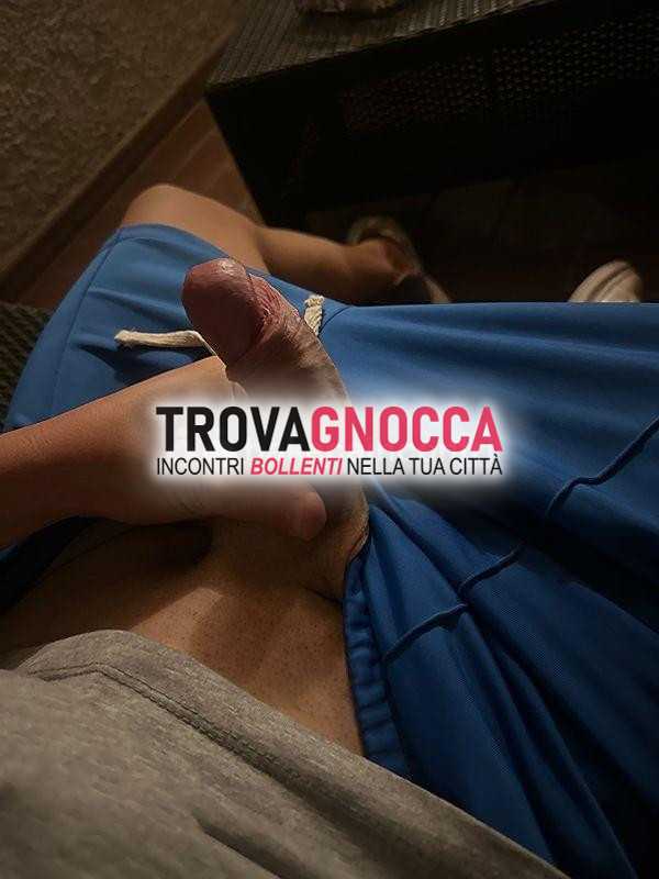 ragazzo italiano dall'appeal unico bel cazzone e dose ingoio scandiano