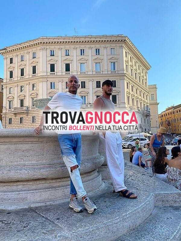 il ragazzo scuro e ragazza chiara.