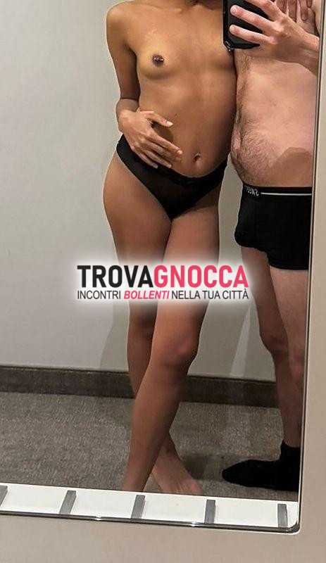 coppia giovane è alla ricerca nuove avventure entusiasmanti