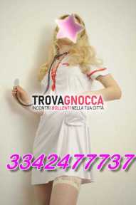 mistress dottoressa padrona dall'animo perverso ti invita spogliarti completamente.
