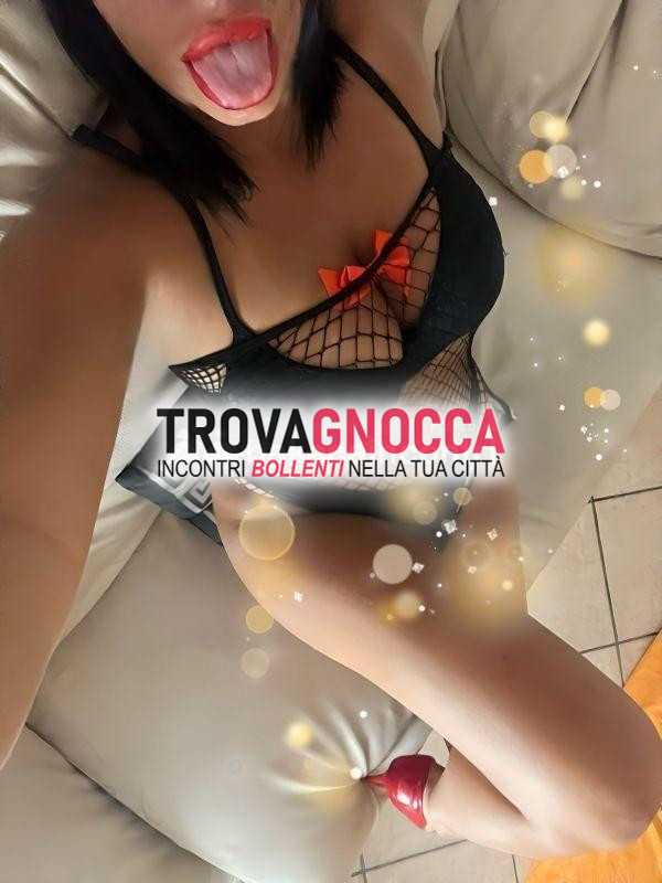 🔝👑samanta👑 solo 22 anni 💥 tantissima troia 💥😜 napoletana 💙 sempre pronta farti divertire 💣 vieni scoparmi 📞 chiamami ⭐ raggiungo hotel ⭐