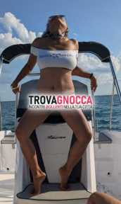 coppia cuckold lei asiatica splendida milf cerchiamo bull fotografo divertimento.