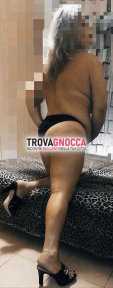 incantevole donna matura 🍑 bellissima bionda formosa non perdere