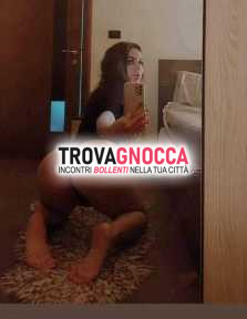 greta transessuale estremamente femminile soddisfa ogni desiderio sua gola profonda e suo atteggiamento porca. 💚🤍❤️