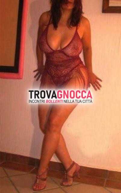 rosa signora incredibile che offre massaggi unici vi aspetta vagina caldissima e profumata pronta regalarvi fantastica esperienza pioggia dorata❤️.