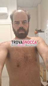 giovane sportivo disponibile donne sole o signore coppie cerca nuove emozioni.