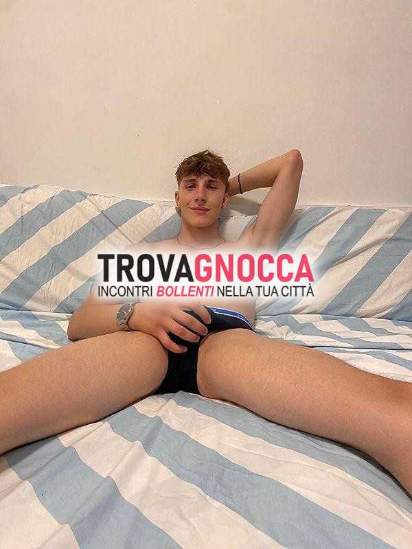 🍒 bergamo - solo oggi- marco giovanissimo studente twink biondo - 🍆 xxl molto dotato culetto vergine liscio e profumato 🍒 ragazzo dolce e cerca estranei