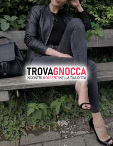 ragazza molto elegante. massaggi dolci e altro ancora. ragazza molto elegante. massaggi dolci e altro ancora.