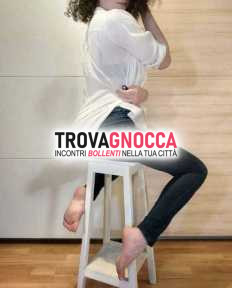 ragazza molto elegante. massaggi dolci e altro ancora. ragazza molto elegante. massaggi dolci e altro ancora.