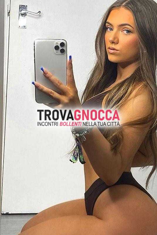 selena piÙ deliziosa sensuale e ricca passione tutte 😘👅💋