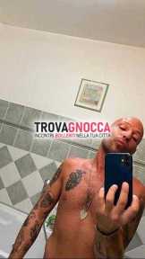 ragazzo romano ben educato e pronto far ti sorridere