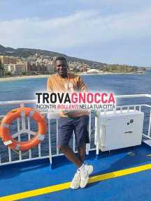 ciao tutti sono ragazzo africano residente città. dotato pene grande e lungo 🍆 19 cm.