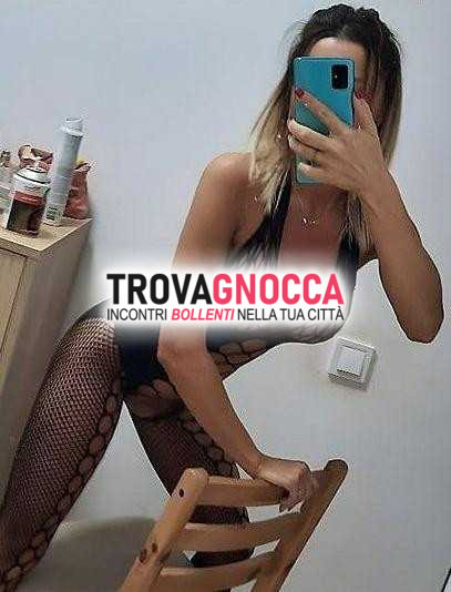 ramona appena arrivata È pronta regalarti momenti unici e indimenticabili