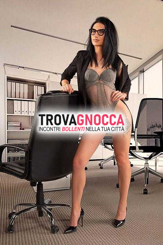 ciao sono deea giovane gentile e buona educazione. ti attendo passare momenti svago contesto pulito tranquillo e riservato.
