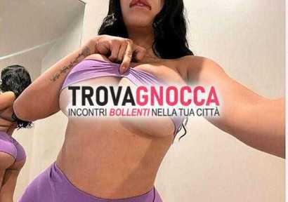 nuova ragazza arrivata 😍 giovane donna tette eccezionali 🍒 e piercing sul capezzolo 🥵 ottava misura ❤️🍒 magliana 🌸