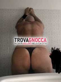 passivo testa rasata e barba ospita uccelloni arabi black italiani e chubby incontri fortemente sensuali
