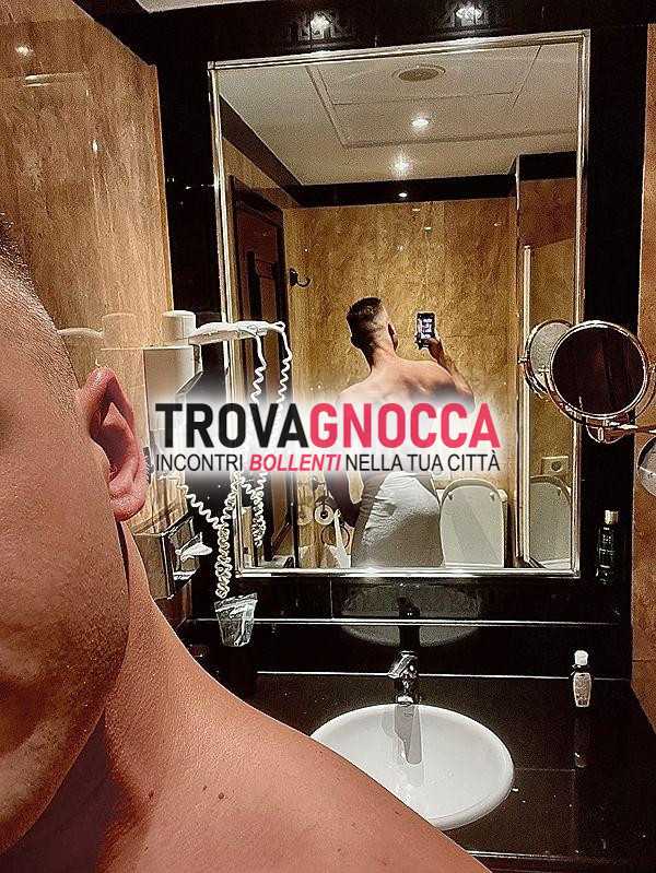 😈sottometti tuoi desideri ai miei piedi😈