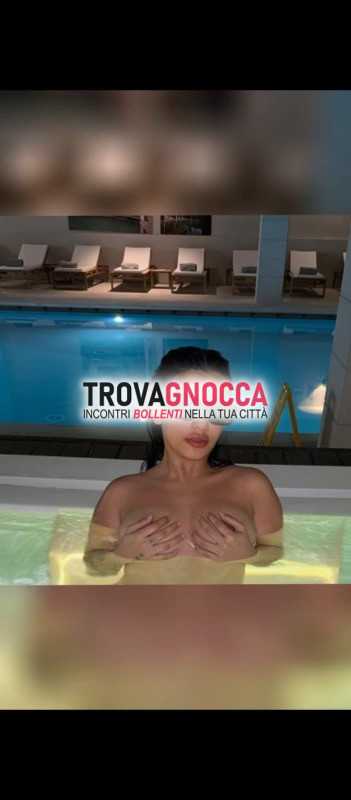ragazza 20 enne molto carina cerca veri stalloni essere cavalcata