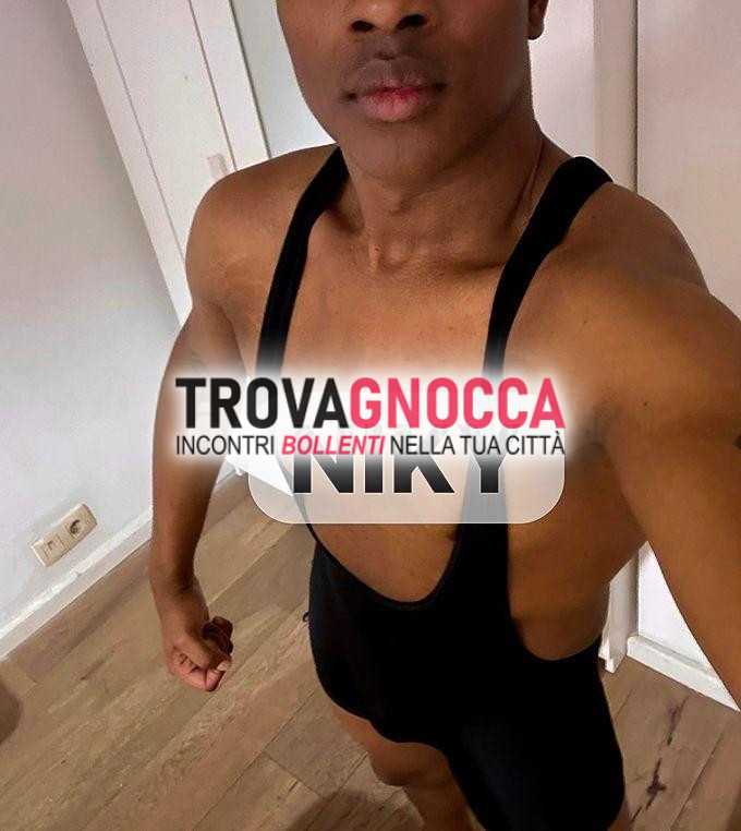 solo whatsapp 💬 ragazzo latino 🇧🇷🇨🇴🇮🇹🇬🇧 magnifico attrezzo 22 cm 🍆 disponibile sia dare che ricevere piacere fresco arrivo. long section ❄️🎊
