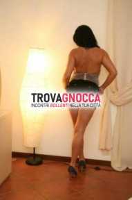 bella milf annoiata e trascurata sessualmente. vedi foto pronta ad abbandonarsi completamente ai piaceri carnali