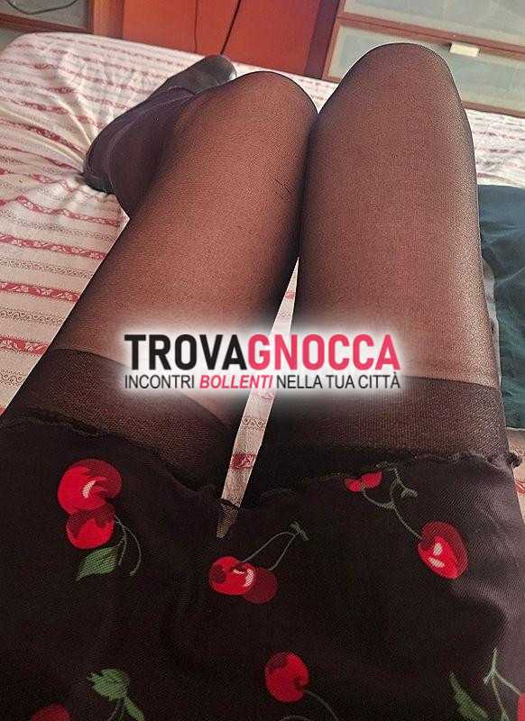 travestito ap due gambe donna