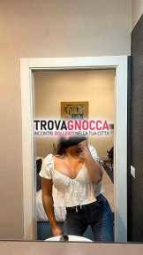studentessa vomero riservata e non tutti disponibile esclusivamente sera fino notte fonda.