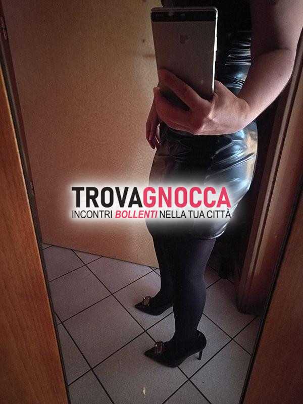 arrivata adesso maestra fetish foto reali e recenti 100