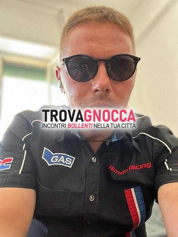 desidero incontrare donna gradevole e sensibile pronta condividere momenti intimità e connessione autentica.
