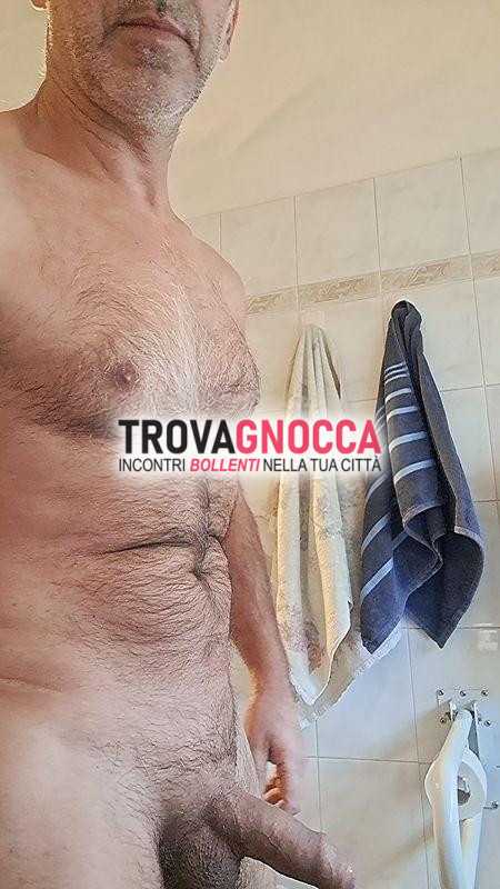 due amici sono alla ricerca donne intraprendenti vivere esperienze incontri piacevoli.