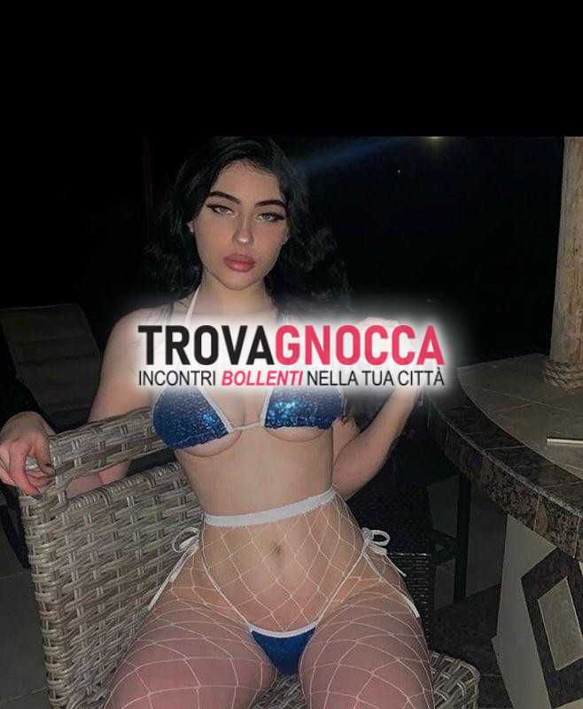 cameriera provocante disponibile videochiamata hot unisciti me sessione sexchat dove potrai anche ricevere foto e video esclusivi. non perdere l'occasione entra nel mio mondo