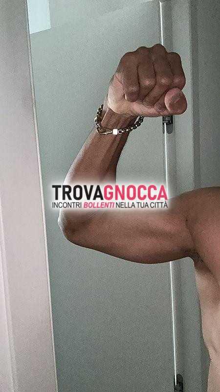 ragazzo palestrato molto caldo 🔥 disponibile momenti intenso divertimento non gratis non rispondo numeri sconosciuti