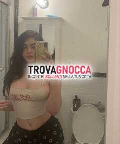 cameriera provocante disponibile videochiamata hot unisciti me sessione sexchat dove potrai anche ricevere foto e video esclusivi. non perdere l'occasione entra nel mio mondo