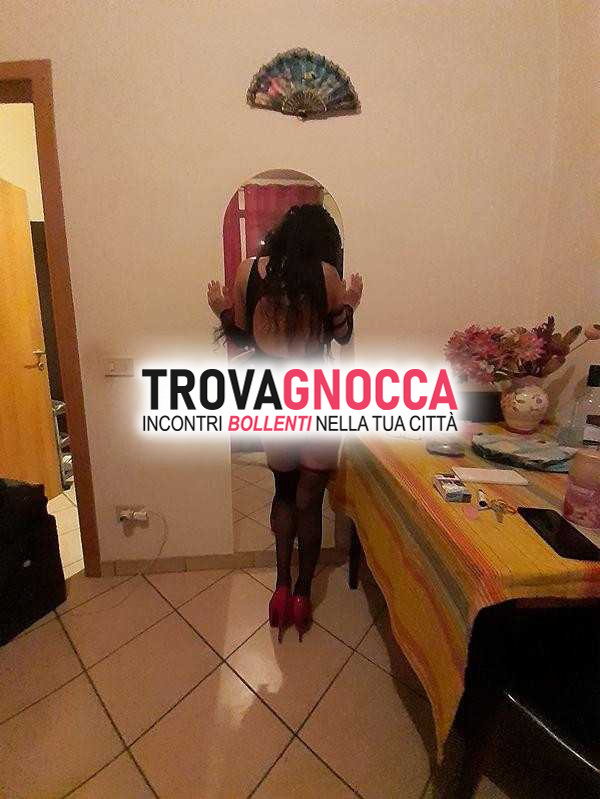 thalia affascinante corpo favola donna autentica senza inganni