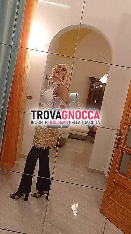 sarò tua adorata zietta transessuale. sai che sabrina È favolosa italiana pronta coccolarti ogni momento