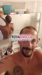 cerco donna senza seno