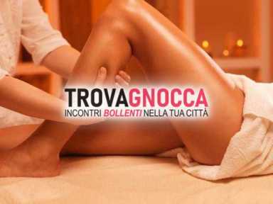 ragazza giovane propone massaggi distensivi fuga dai momenti scoraggianti ragazza giovane propone massaggi distensivi fuga dai momenti scoraggianti