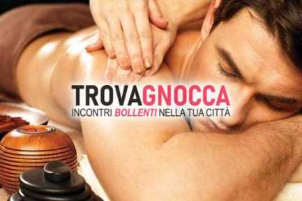 ragazza giovane propone massaggi distensivi fuga dai momenti scoraggianti ragazza giovane propone massaggi distensivi fuga dai momenti scoraggianti
