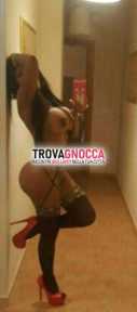 area acondizionata lucia novita assoluta bella giovane latina tremendamente sexy pronta regalarti momenti unici e indimenticabili