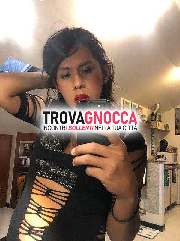 lorenza è pronta regalarti attimi infuocati privi confini e ogni proibizione.