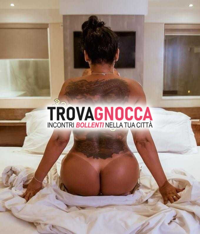 in tour ciao gentiluomini sono lidia e saro' io ad accogliervi alla porta ragazza delle immagini ancora piÙ fantastica
