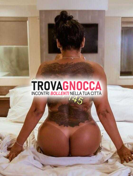 in tour ciao gentiluomini sono lidia e saro' io ad accogliervi alla porta ragazza delle immagini ancora piÙ fantastica