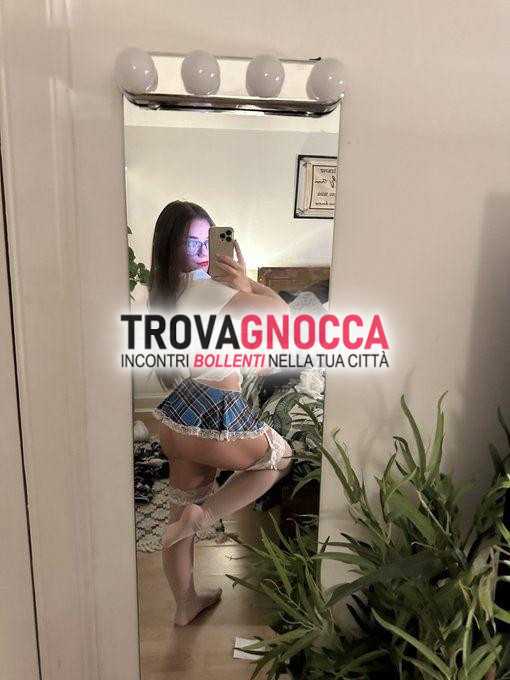 sono julia ho 26 anni.
