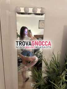 sono julia ho 26 anni.