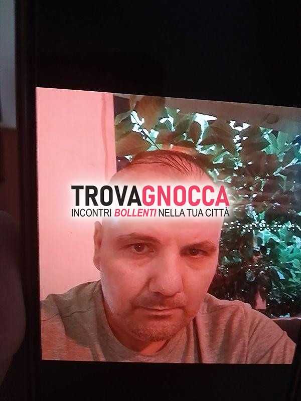 sono solitario cerca coppie cui condividere esperienze piccanti mi diverte esplorare e godere momenti intimi lei.