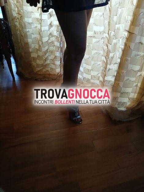 elegante italiana classe offre massaggio relax sensuale indimenticabile