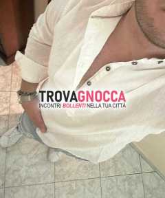 uomo distinto e fascino unico capire e accompagnare coppie momenti privilegiati.