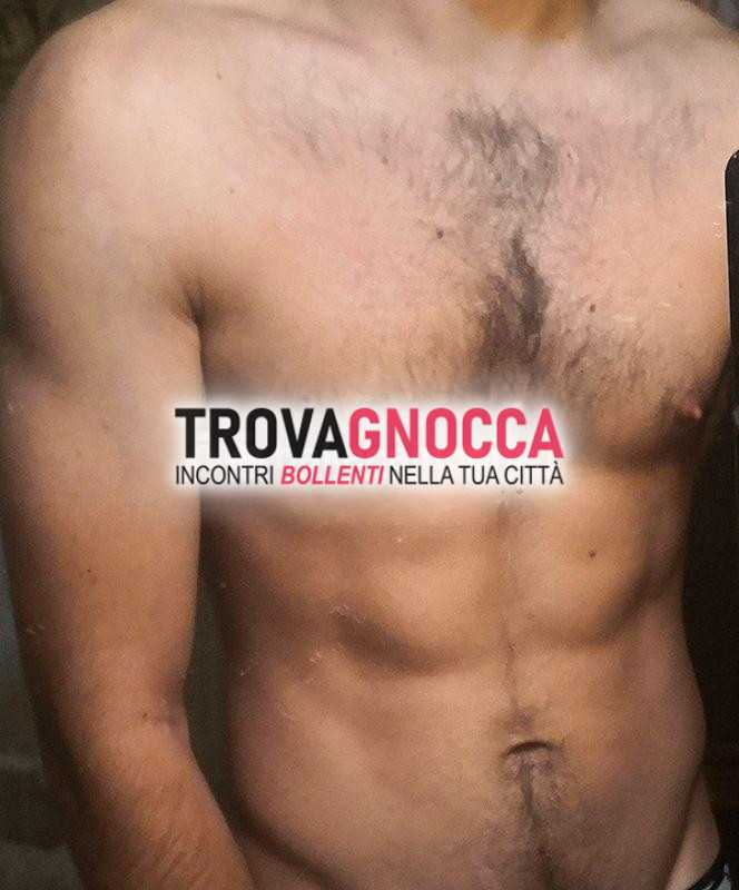 giovane ragazzo alla ricerca coppia over 40 invito eccitante