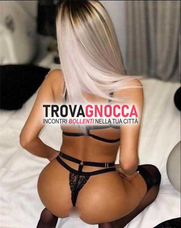 ritornata marina bionda sottile alta e molto cortesa.
