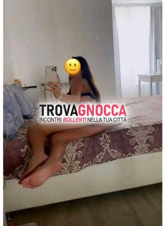 a barletta incantevole gattina maya corpo disposto incantare un'anima trasgressiva e assolutamente irresistibile